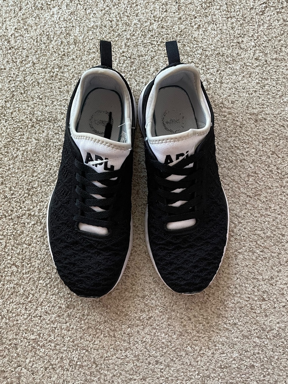APL Athletic Propulsion Labs Women’s Techloom Phantom black white 8.5